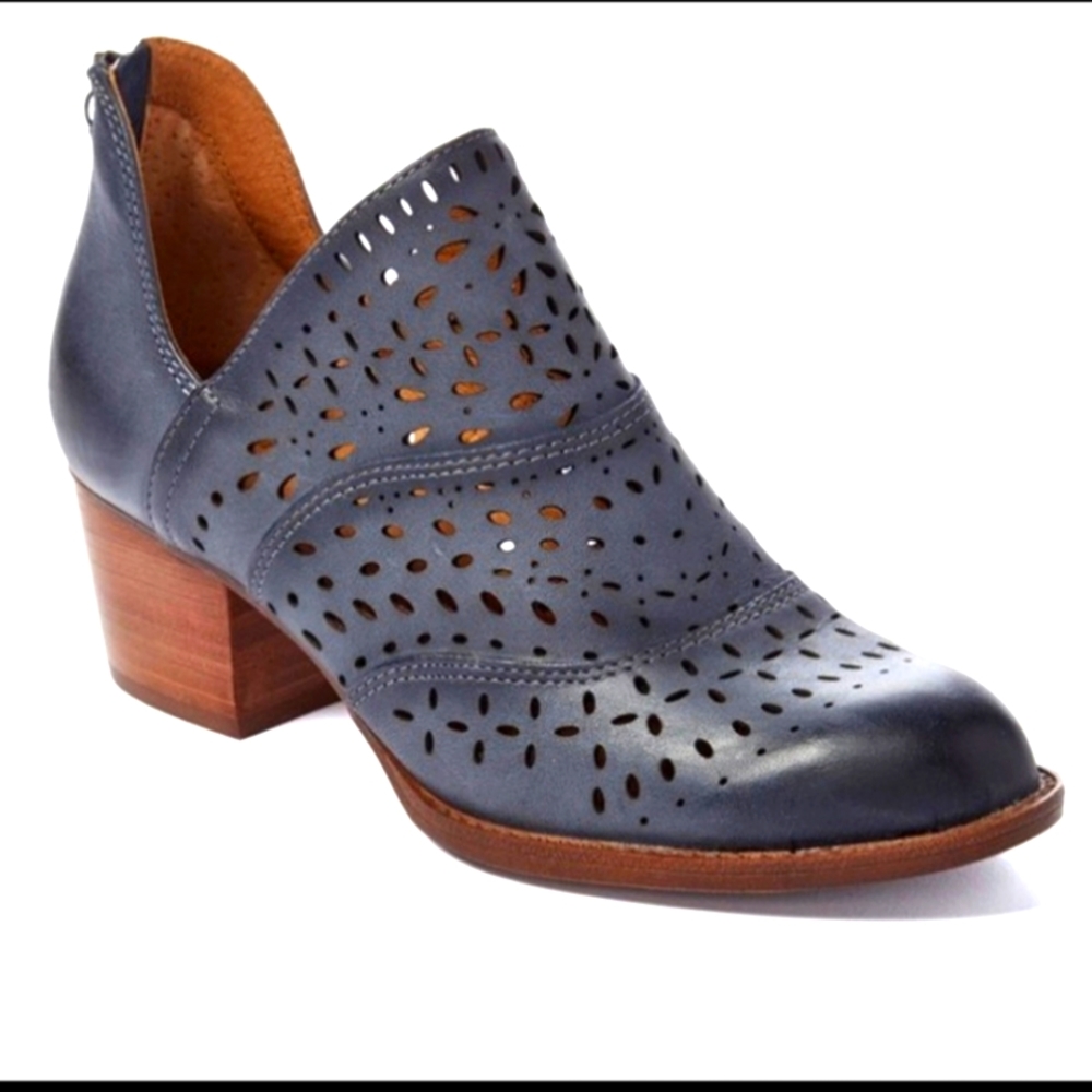 Sofft Blue Gray Wyoming Laser Cut Western Booties block heel 9 M